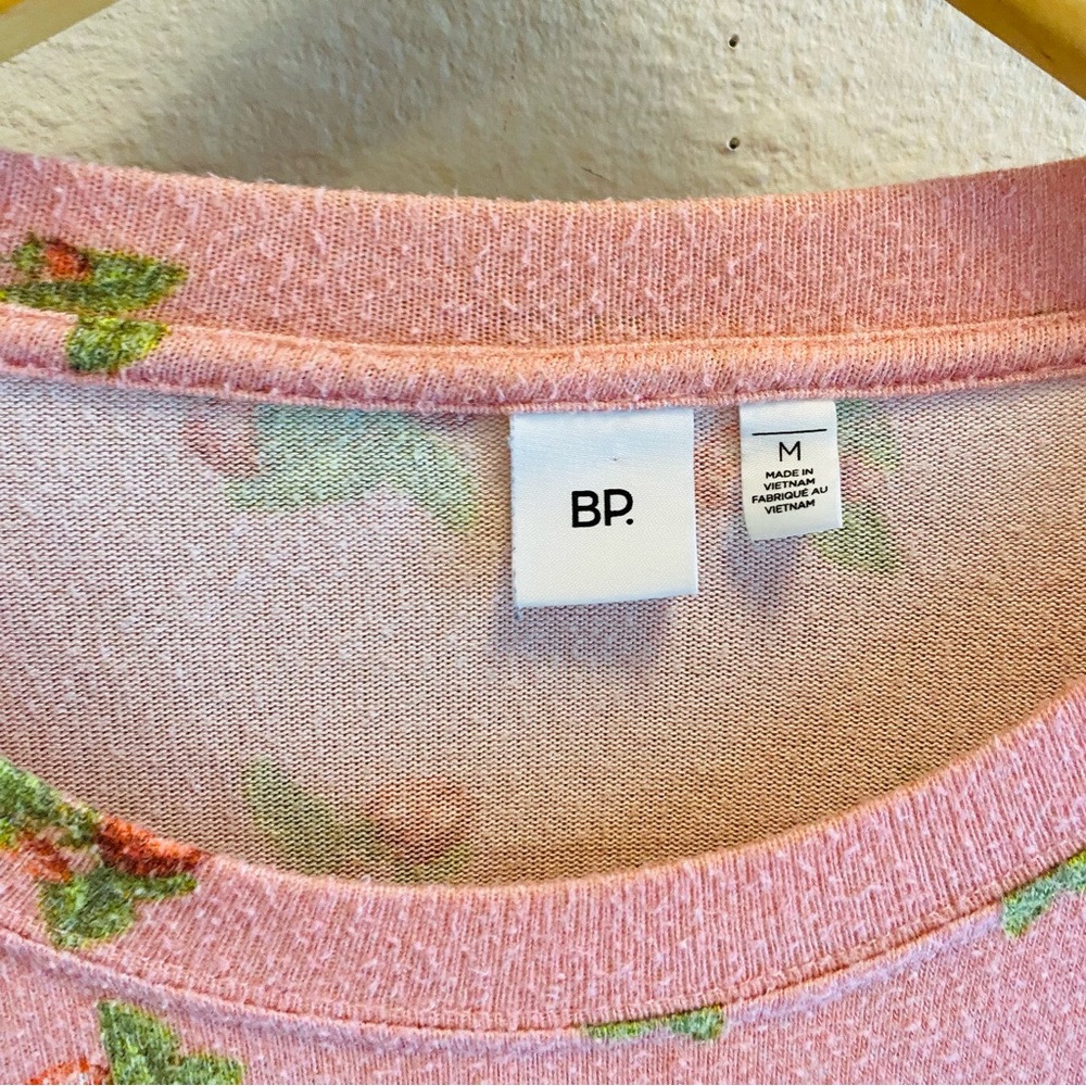 ⭐️ B.P. Pink Pilled Soft Strawberry Print Pullover - Picture 4 of 5